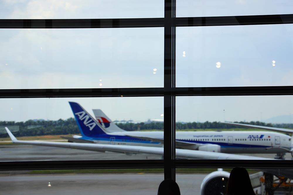 ANA886便　クアラルンプール沖止め