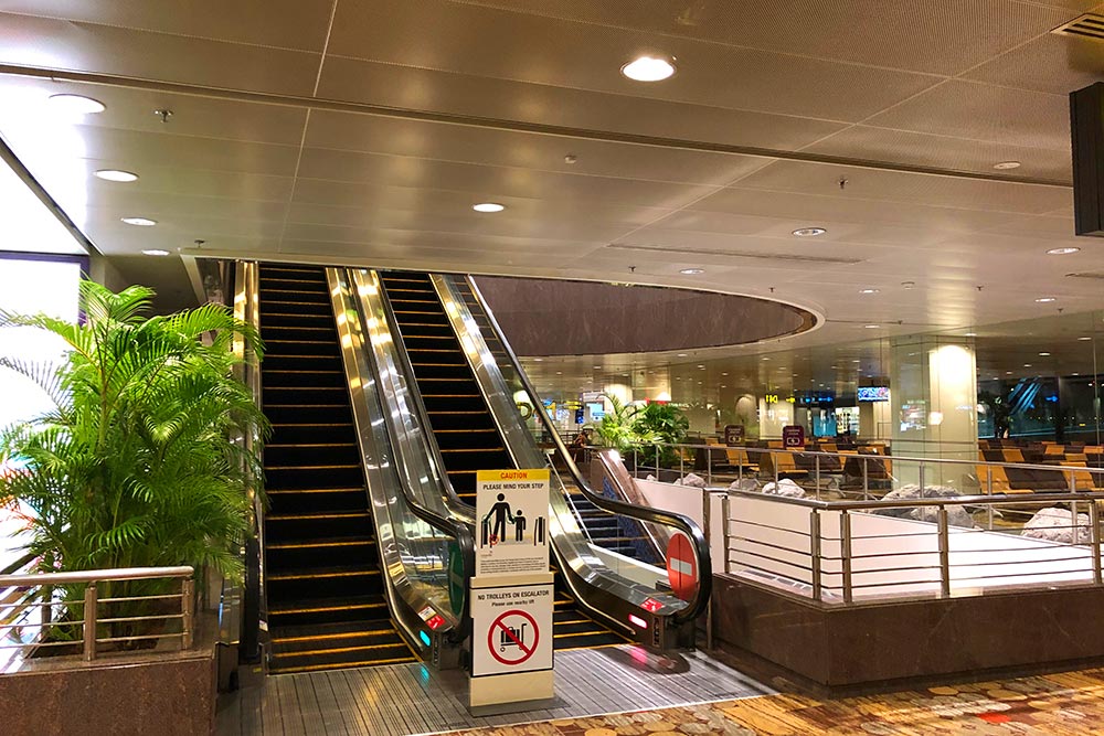 ホテルアクセスエスカレーター