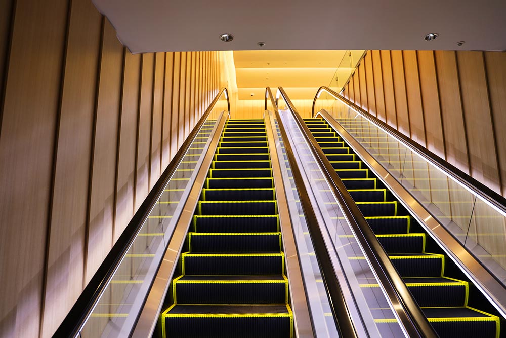 ANAラウンジ福岡　エスカレーター