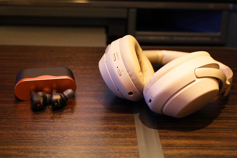 ビジネスクラスでヘッドフォン比較