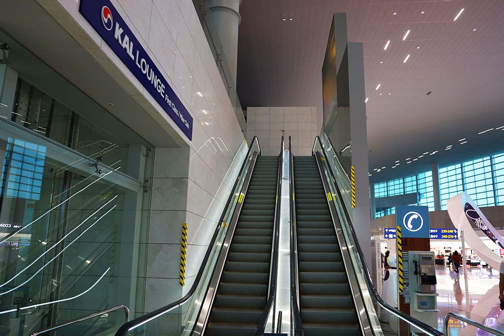 ラウンジアクセスエスカレーター ラウンジアクセスエスカレーター