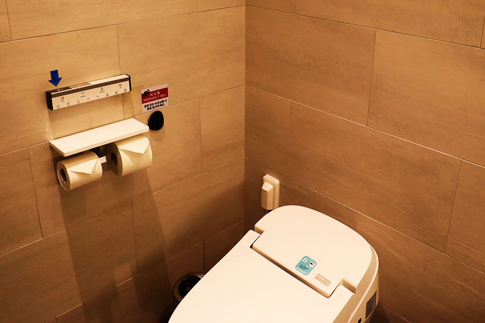 ウォッシュレット付きトイレ ウォッシュレット付きトイレ