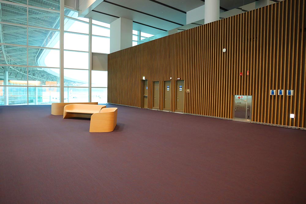 広大なラウンジ前エリア 広大なラウンジ前エリア