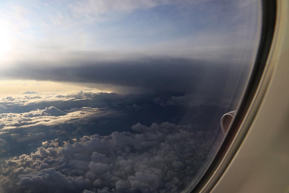 ボーイング747-8 2階席からのエンジンの眺め ボーイング747-8 2階席からのエンジンの眺め