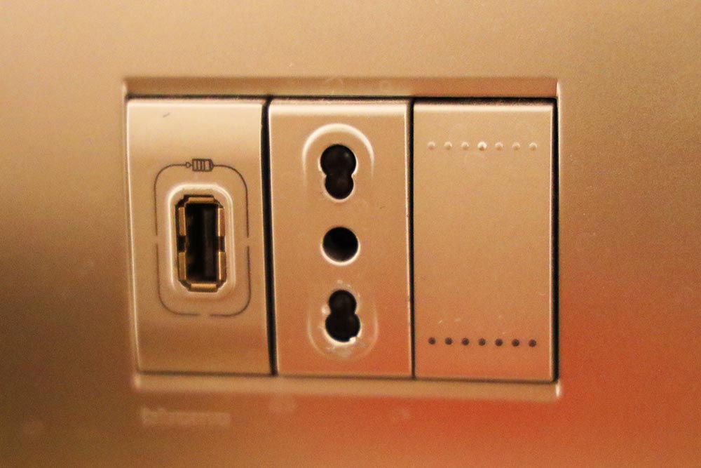 電源形状