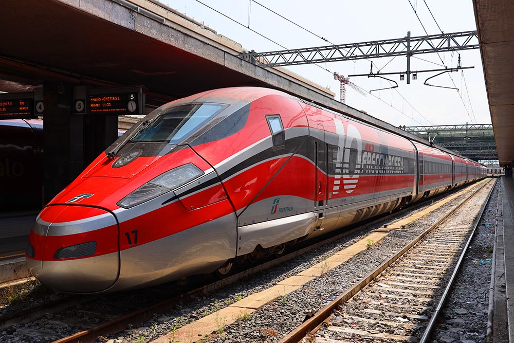 イタリア高速列車 ファーストクラス比較 フレッチャロッサ対イタロ