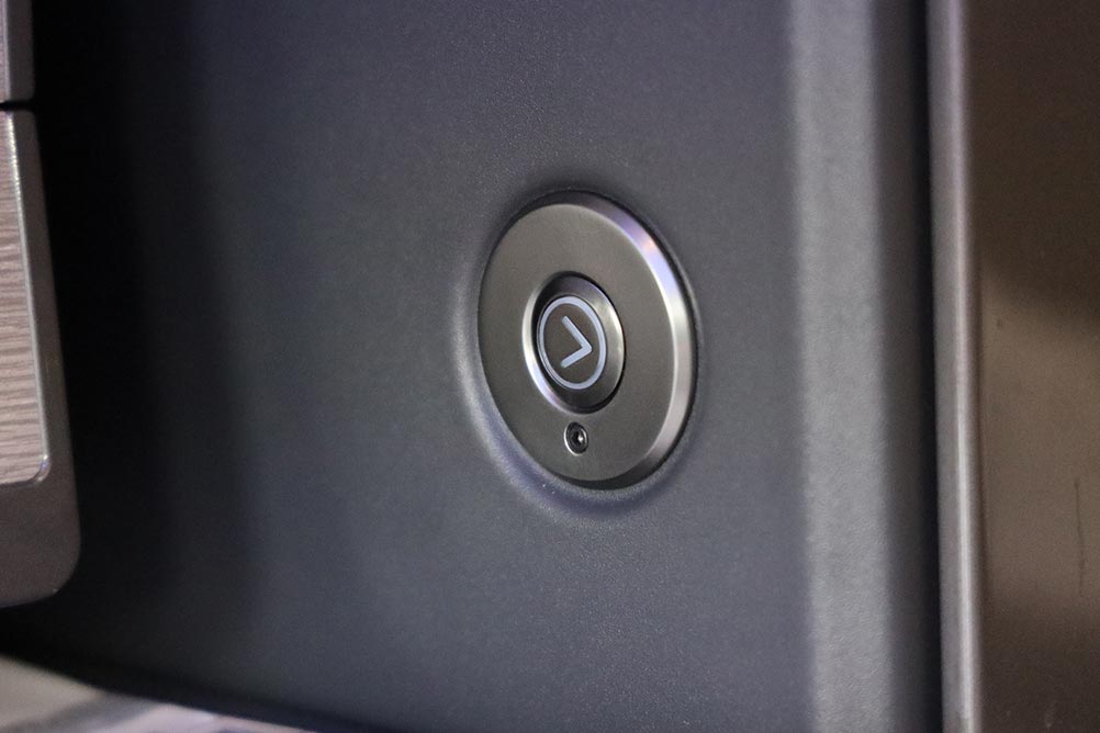 個室扉左右ボタン