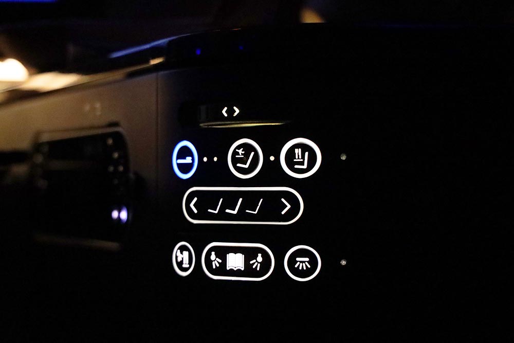 シートコントローラー夜間