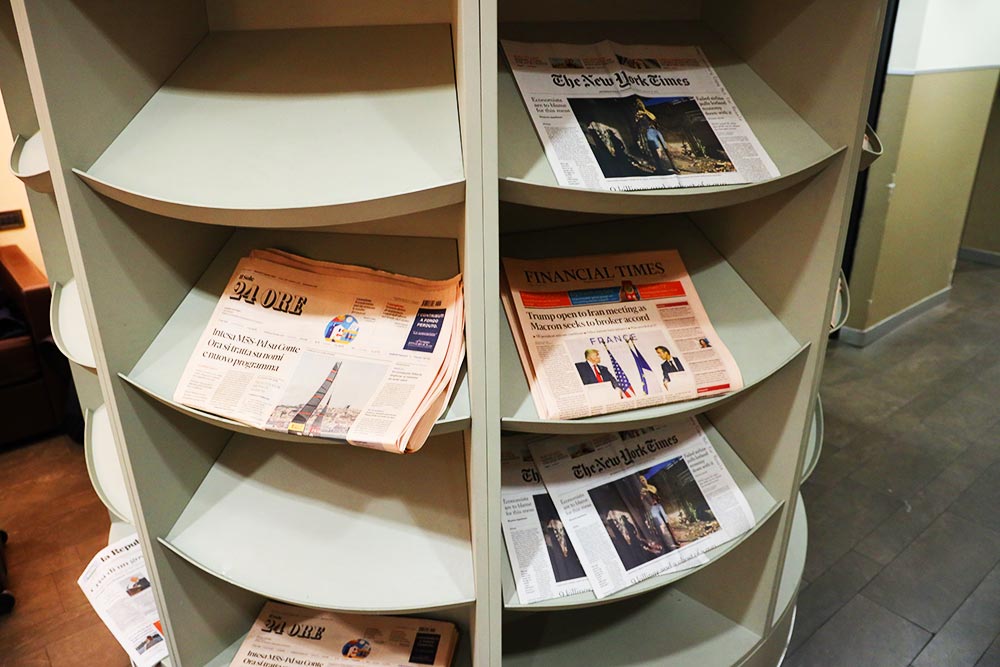 ラウンジ 新聞 ラウンジ 新聞