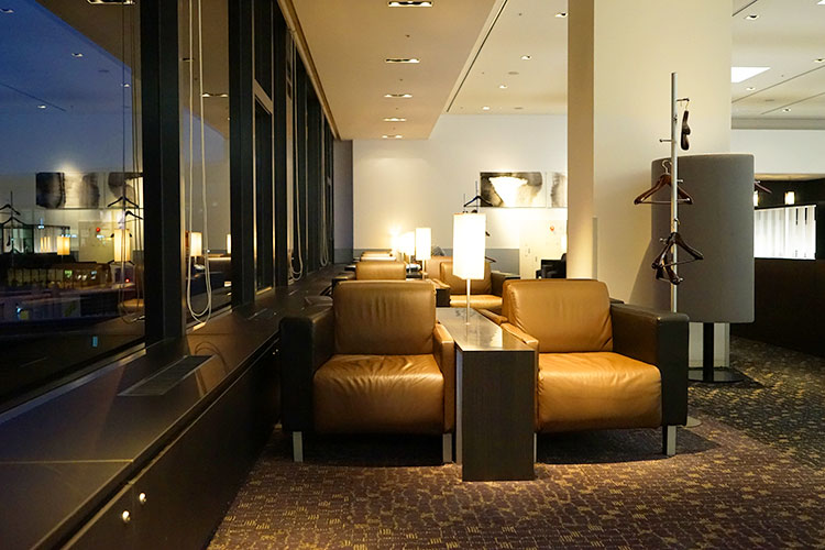 ANA suite lounge