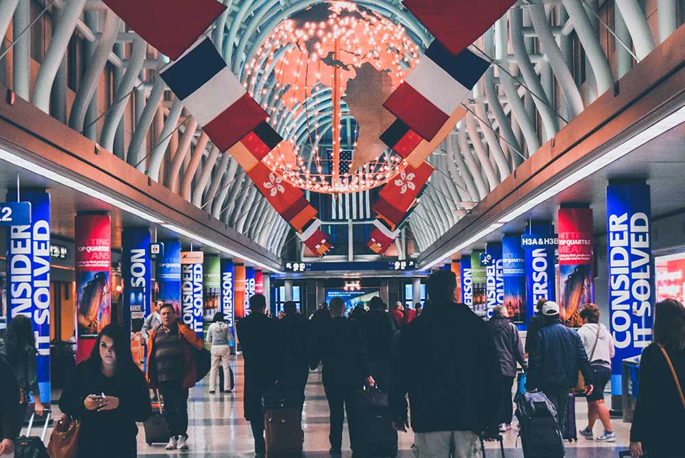 混雑する空港