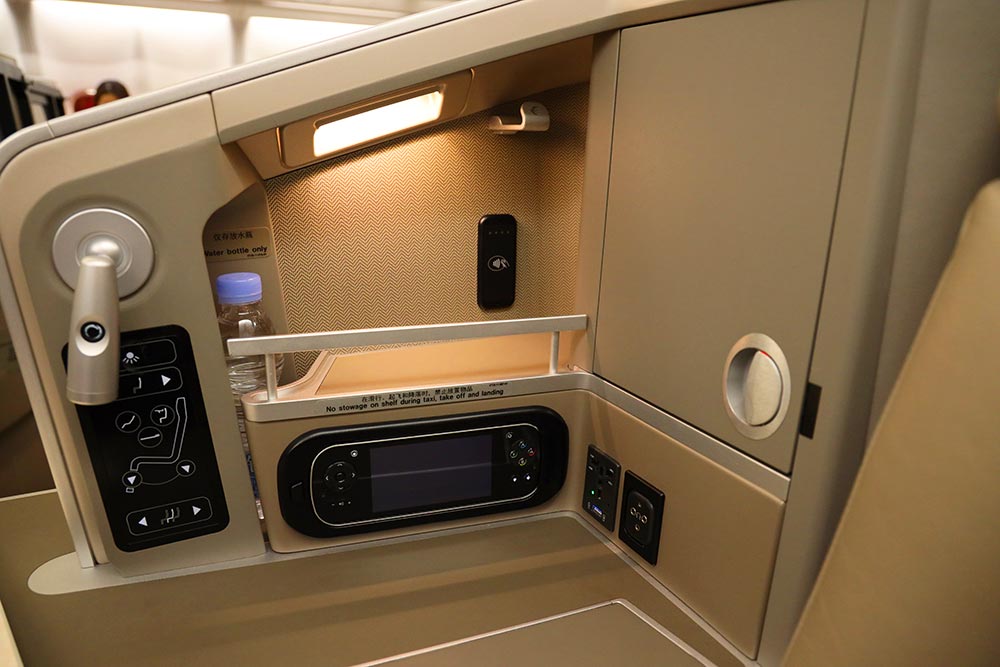 サイドテーブル周り