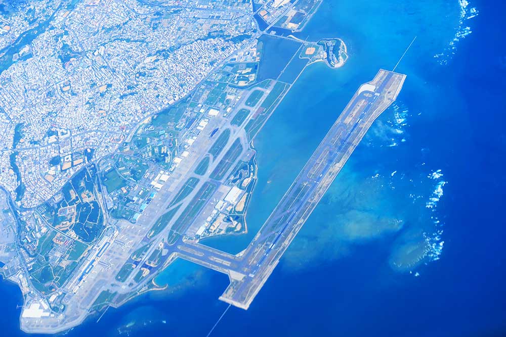 那覇空港上空
