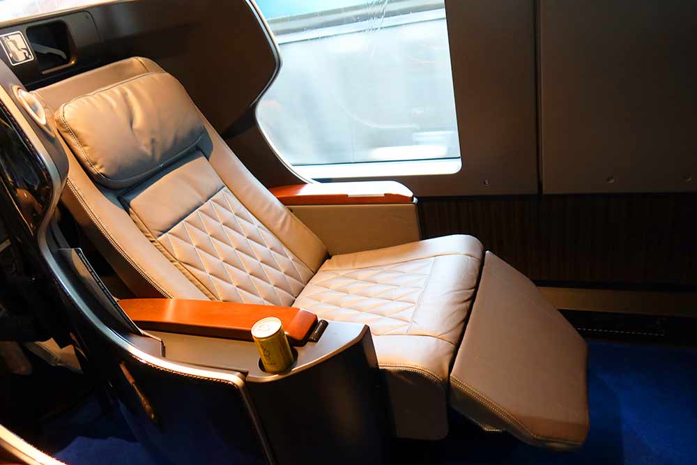 プレミアムグリーン車フルリクライニング