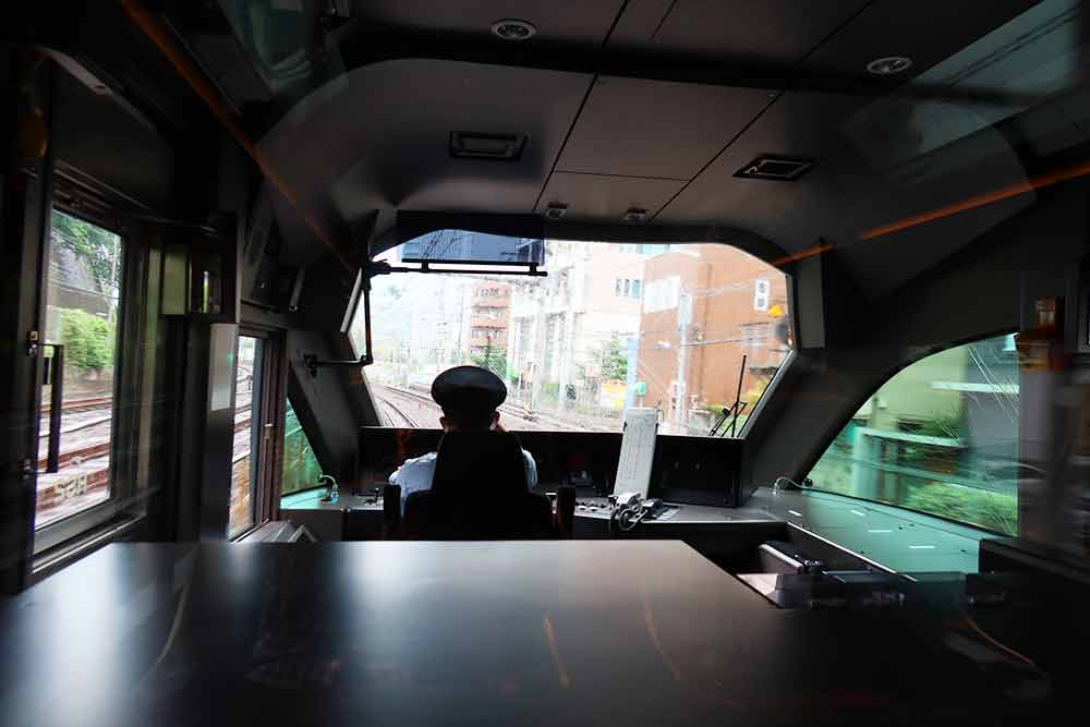 運転席までの距離