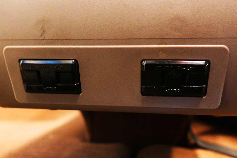 183系グリーン車コンセント