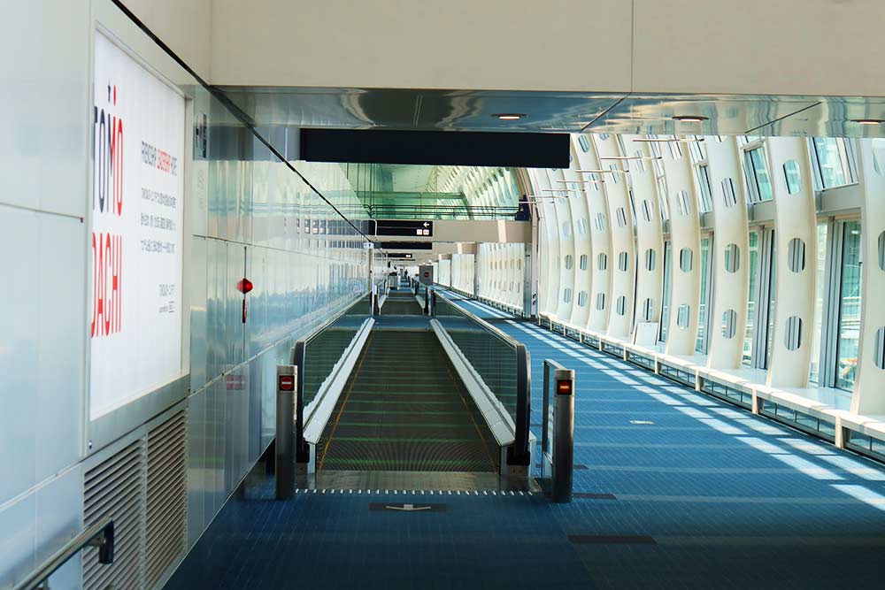 人のいない空港