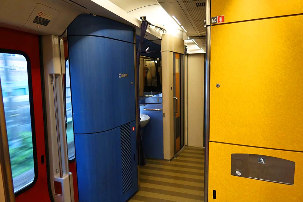 ドア付近 ドア付近