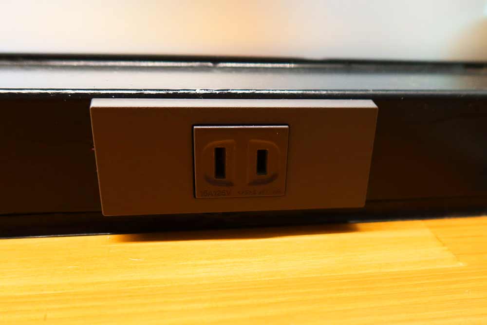 熊本空港ラウンジ　コンセント