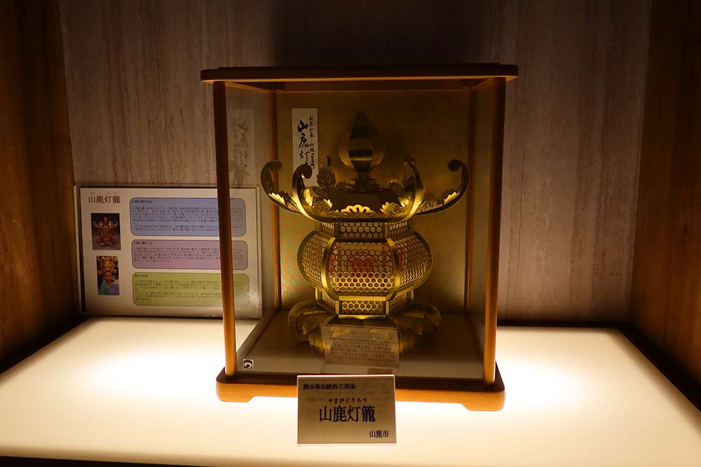 熊本空港ラウンジ　置物