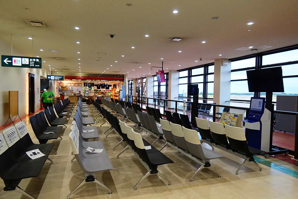 秋田空港出発フロア