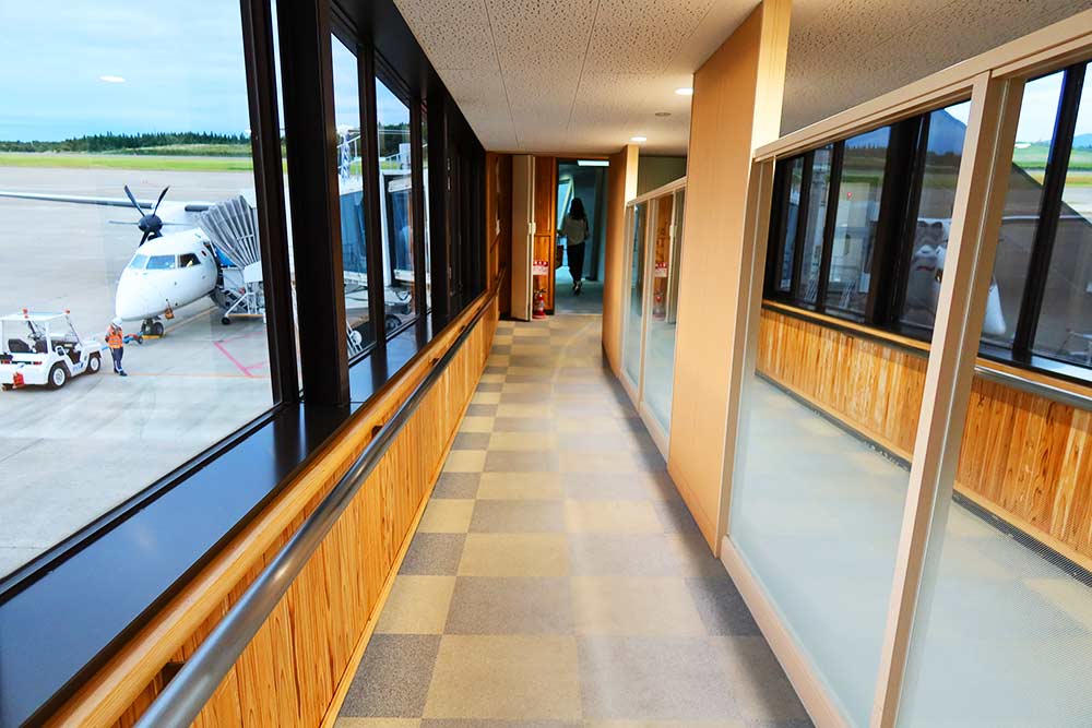 秋田空港ボーディングブリッジ