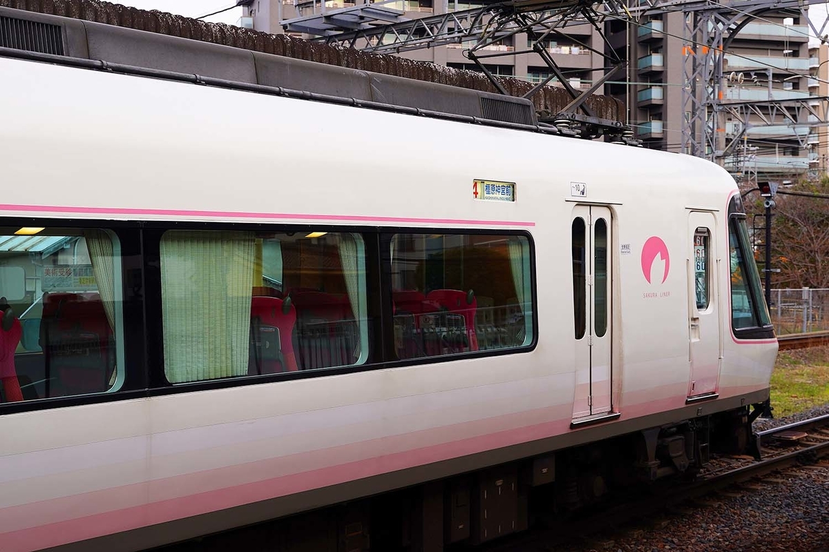 橿原神宮前駅でのさくらライナーとのすれ違い