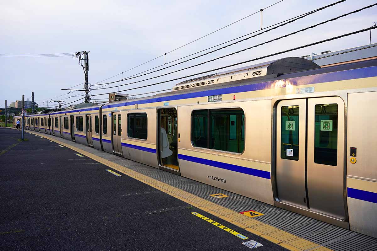 E235系久里浜駅