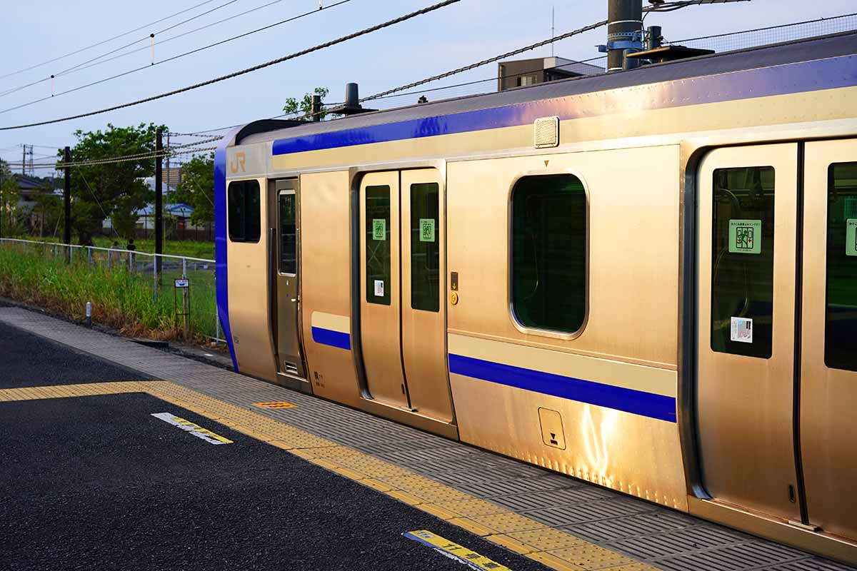 黄昏のE235系@久里浜