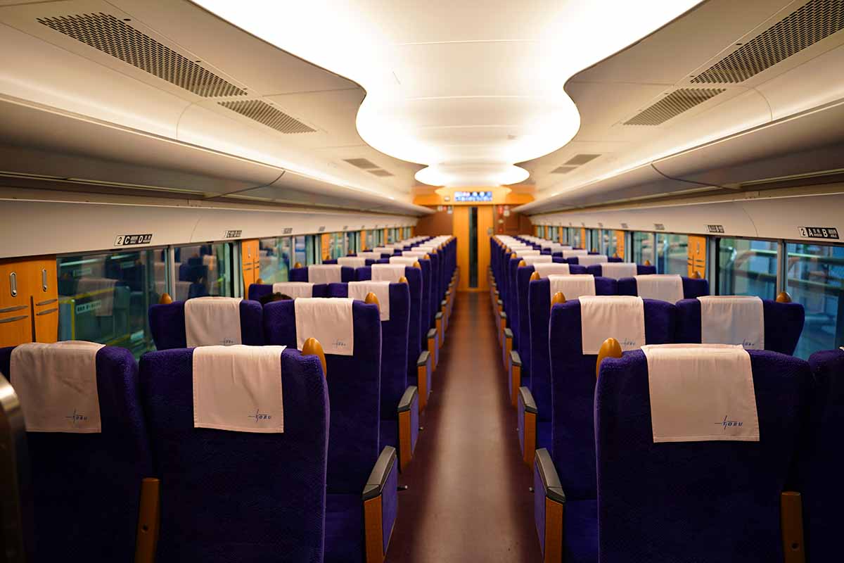 東武500系車内