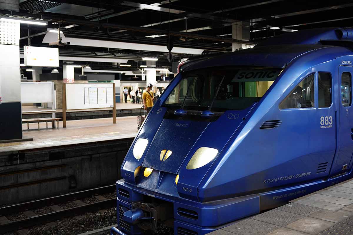 博多駅　883系