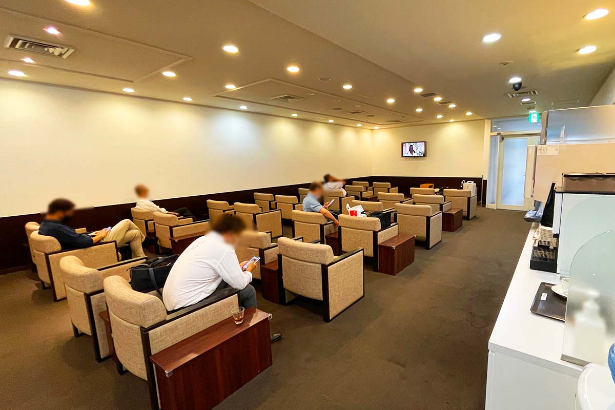 長崎空港ラウンジアザレア室内