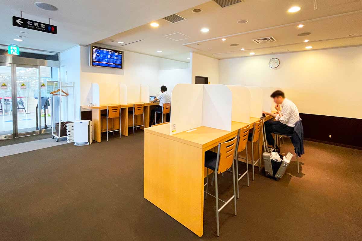 長崎空港　ラウンジ　ビジネスデスク