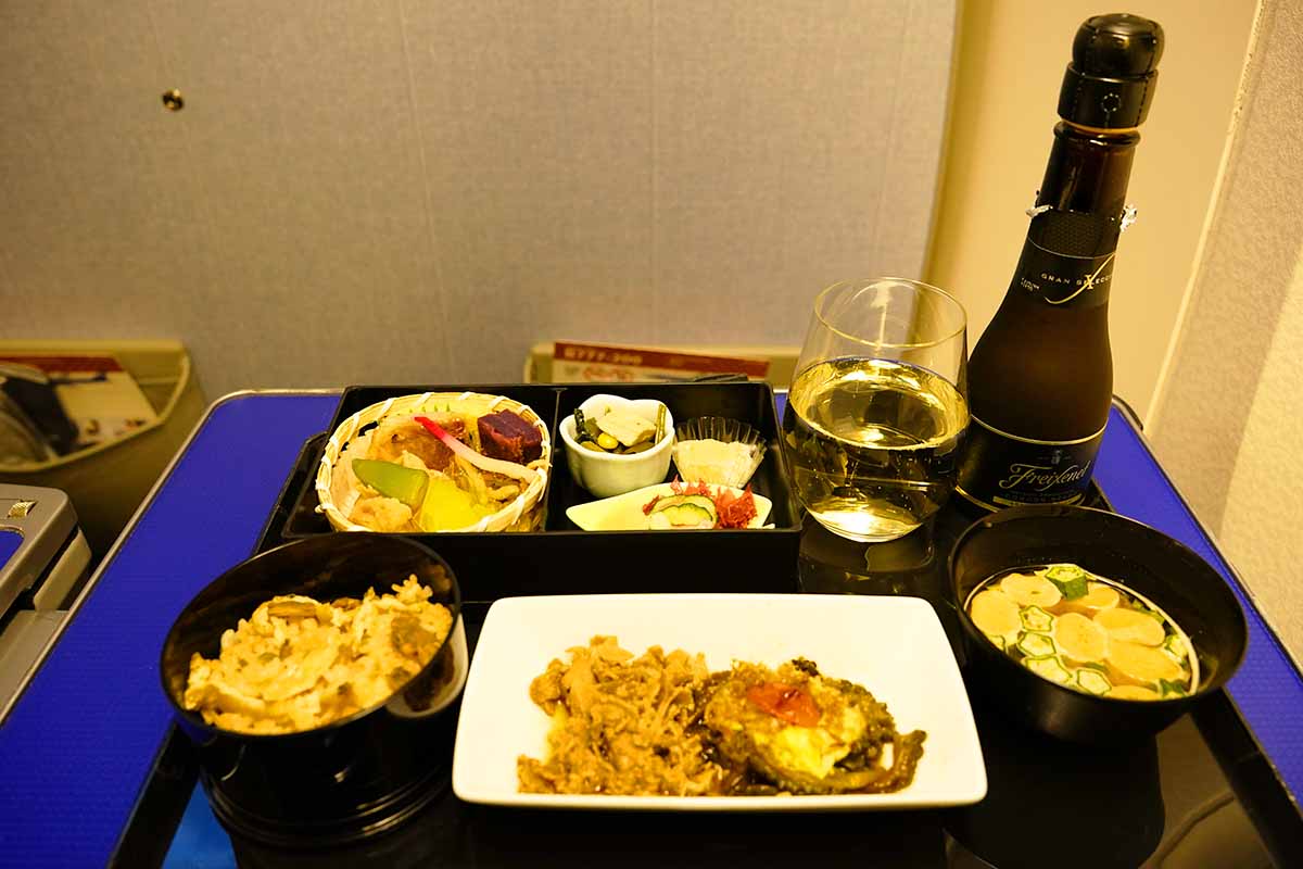 プレミアムクラス那覇線夕食