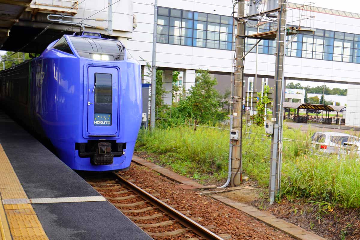 南千歳駅　キハ281系