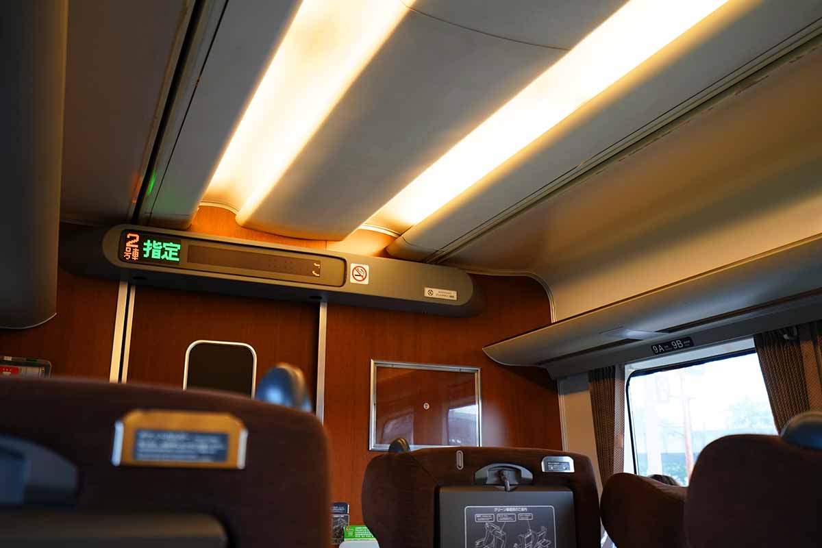 キハ281系グリーン車インテリア