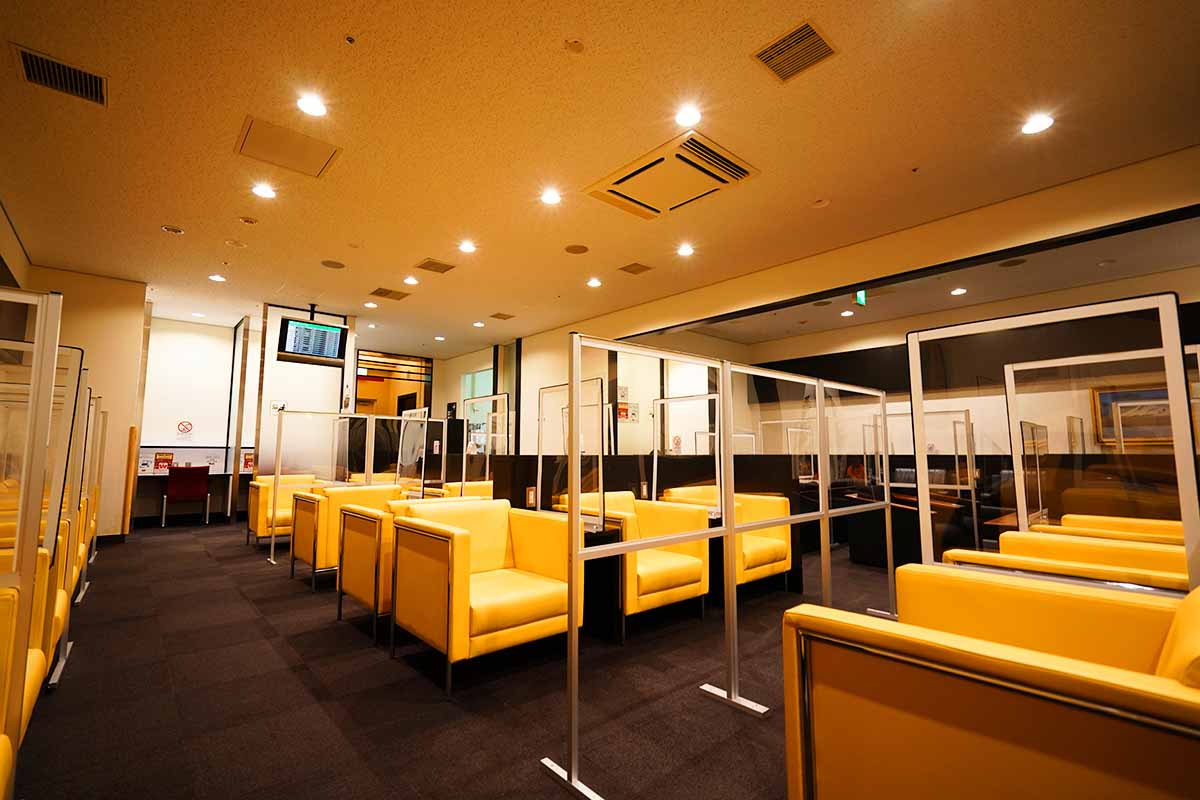 ラウンジ全景