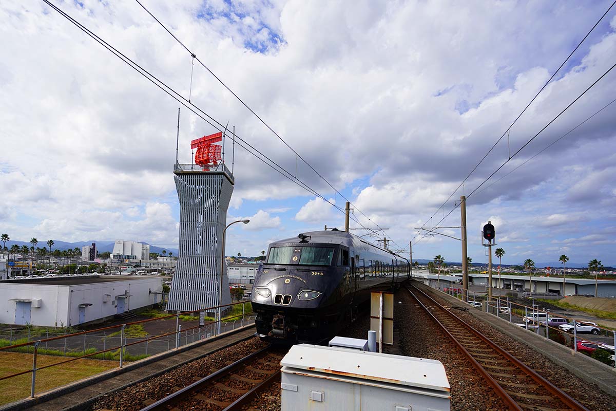 787系　36ぷらす3　宮崎空港駅