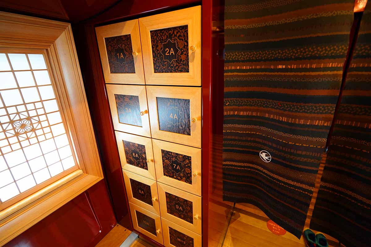 36ぷらす3 下駄箱