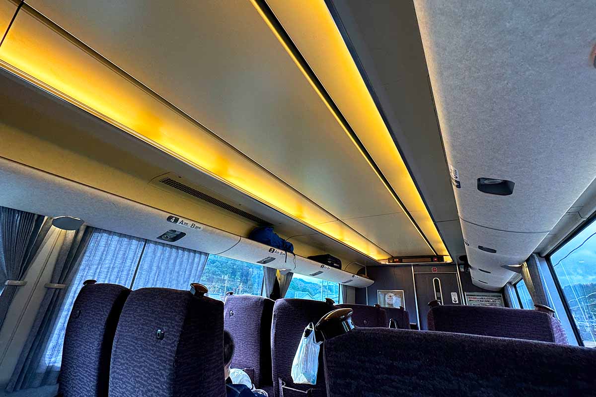 こうのとりグリーン車内