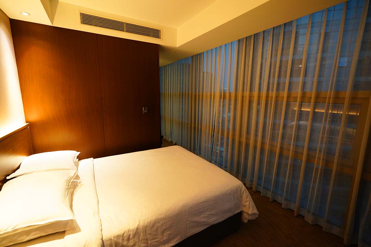 フォーポイントバイシェラトンソウルステーション　コーナールーム　デスク側からの景色