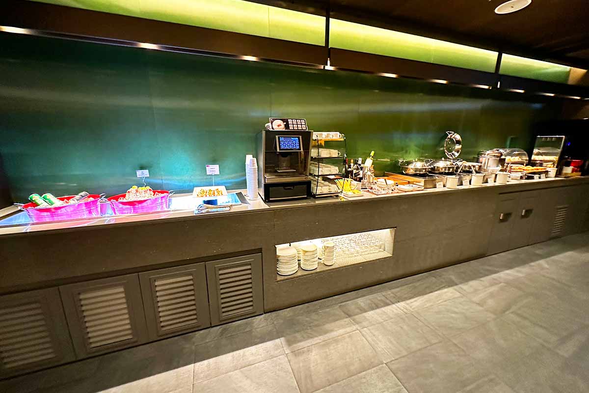 ソウル金浦空港アシアナ航空ラウンジフードコーナー