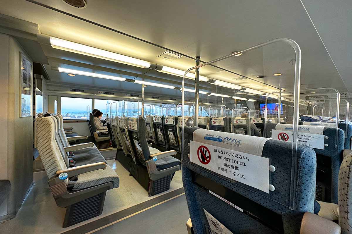 関西空港　神戸空港　高速艇　船内