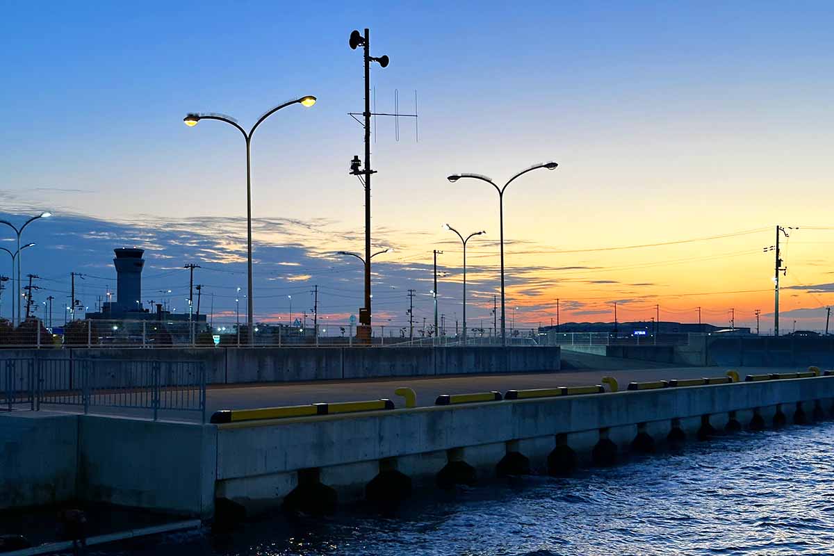 神戸空港の夕暮れ