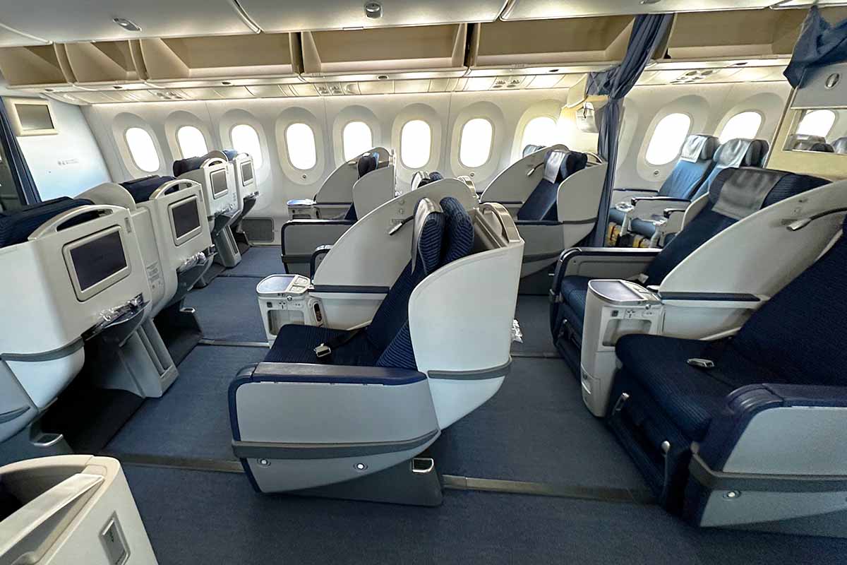 B787-8ビジネスクレードル機内