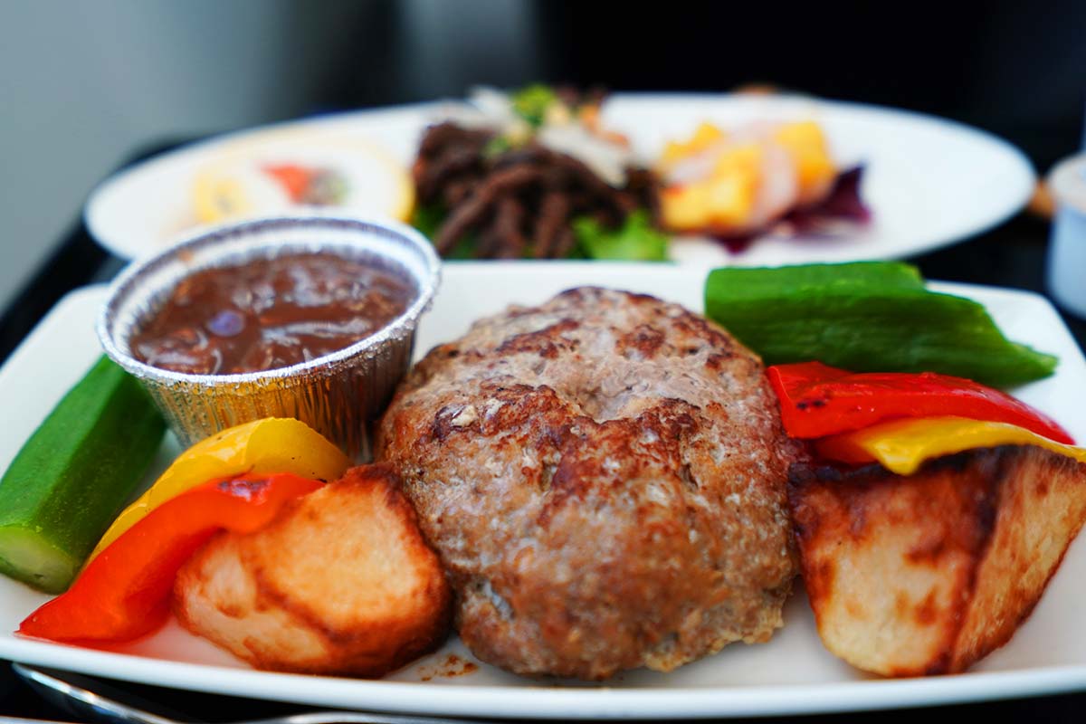 ANAビジネスクラス　ハンバーグ