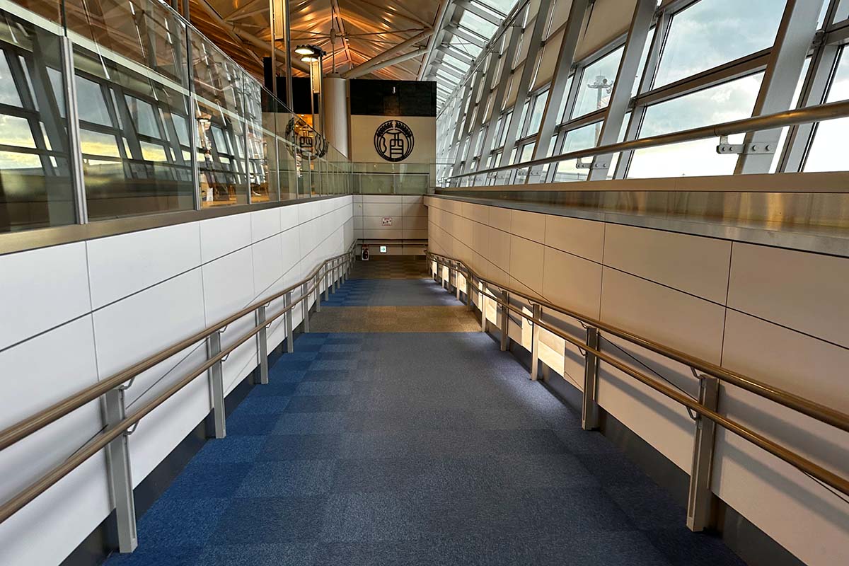 セントレア　通路