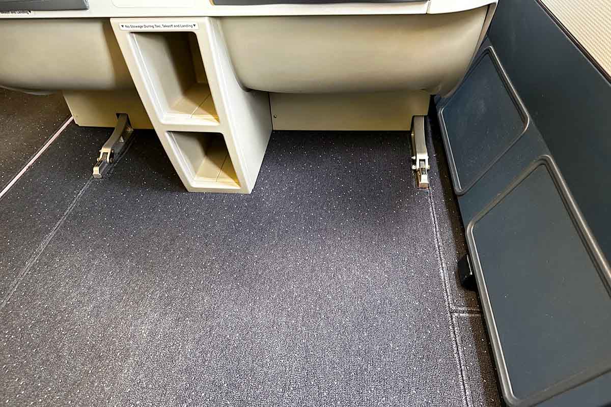 大韓航空A330-300 ビジネスクラス　シートピッチ