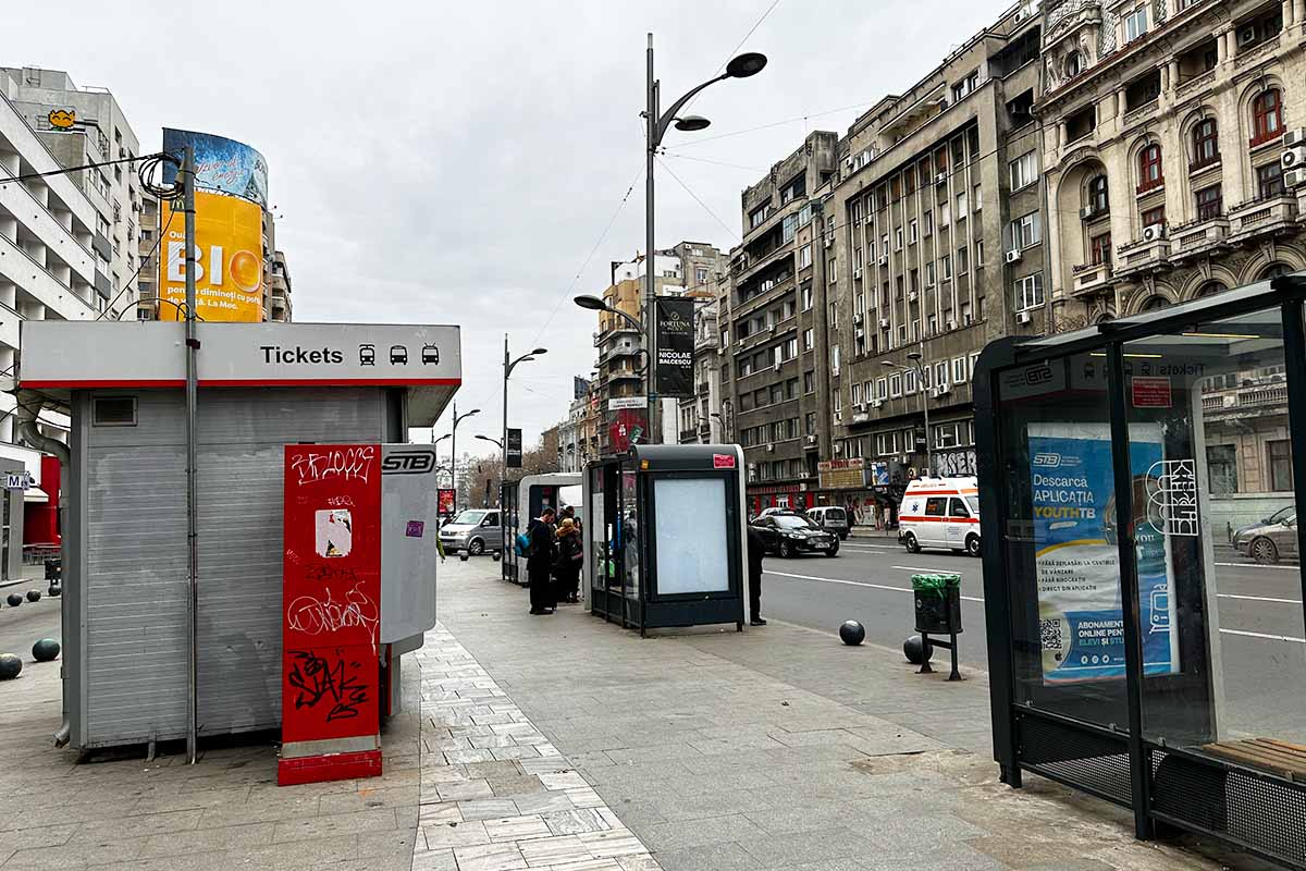 空港行バス乗り場