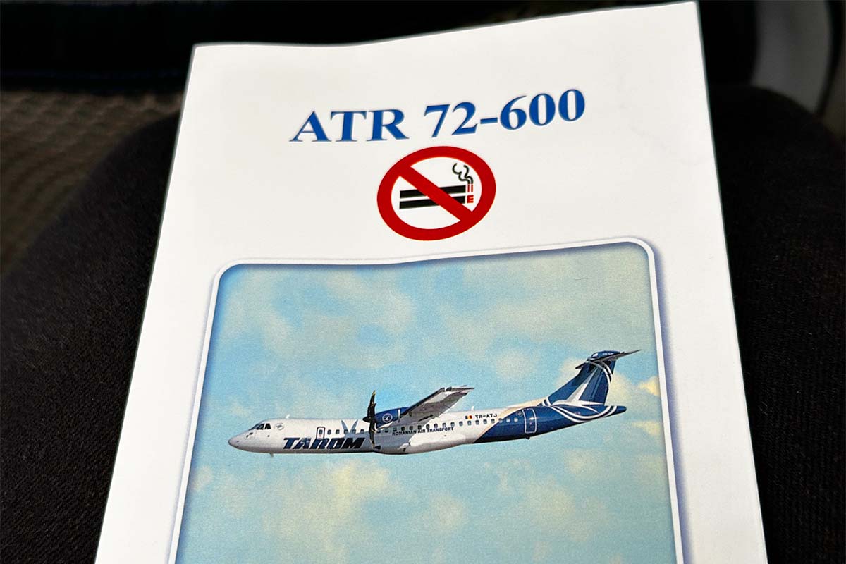 タロム航空　ATR72-600 セーフティカード